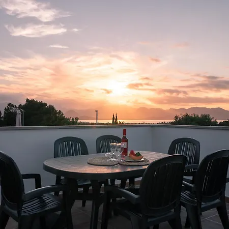 Ferienvilla, Mit Pool, Grosser Terrasse Und Atemberaubenden Meerblick U Bergblick Feriehus Alcudia (Mallorca)